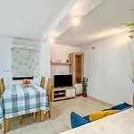 Gorgeous Apartment In Zrnovo *