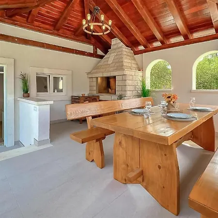 Stunning In With Wifi Apartman