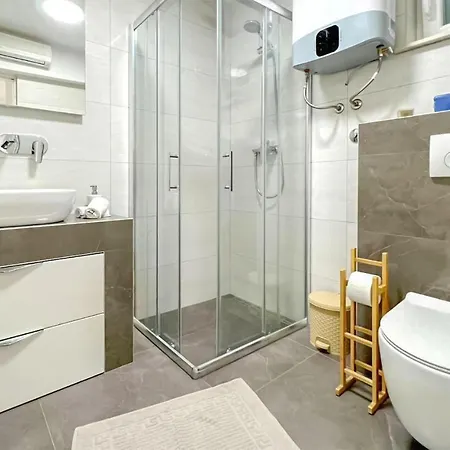 Stunning In With Wifi Apartman