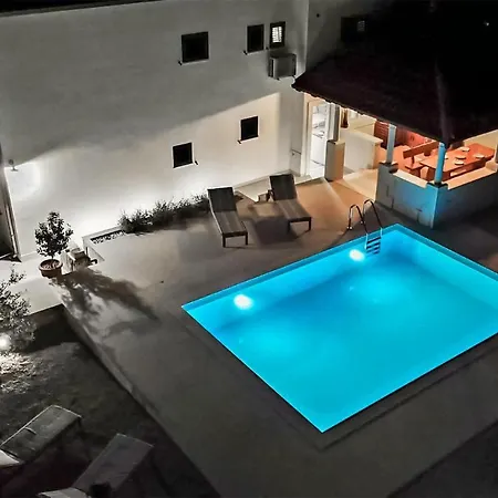 Stunning In With Wifi Apartman Zrnovo