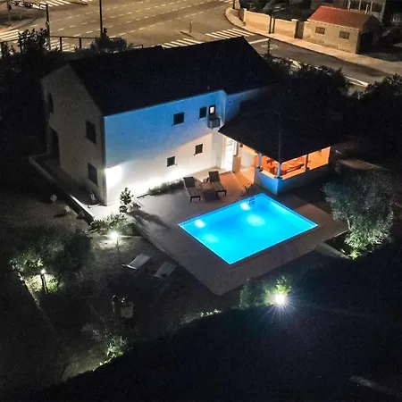 Stunning In With Wifi Apartman