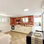 Gorgeous Apartment In Zrnovo Διαμέρισμα