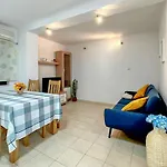 Daire Gorgeous Apartment In Zrnovo Zrnovo