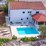 Gorgeous Apartment In Zrnovo *