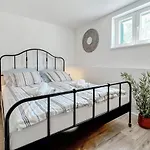 Gorgeous Apartment In Zrnovo Zrnovo