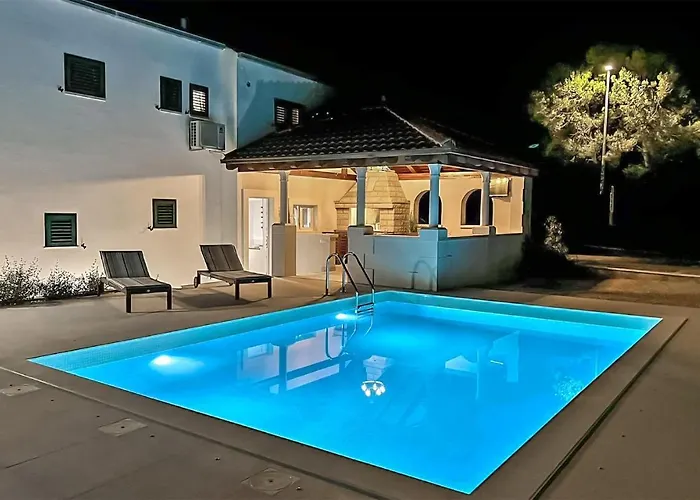 Apartman Stunning In With Wifi Žrnovo