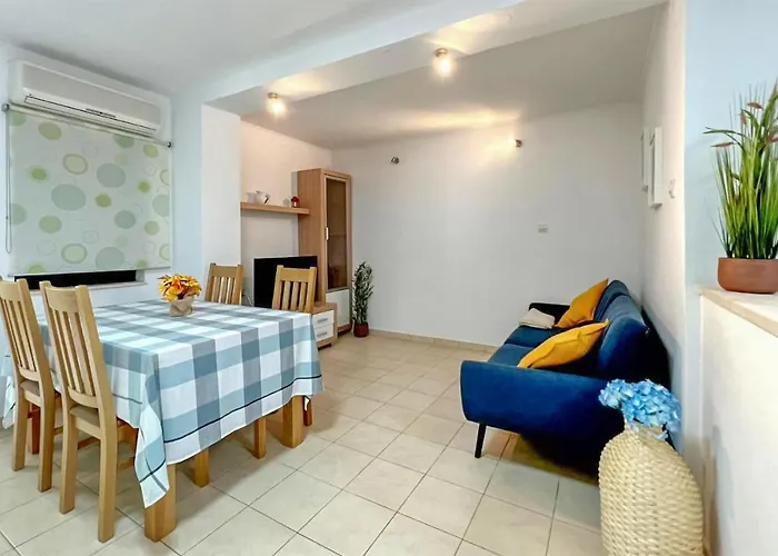 Apartman Stunning In With Wifi Žrnovo