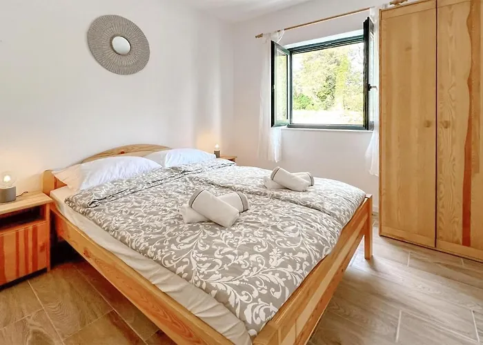 Apartman Stunning In With Wifi Žrnovo