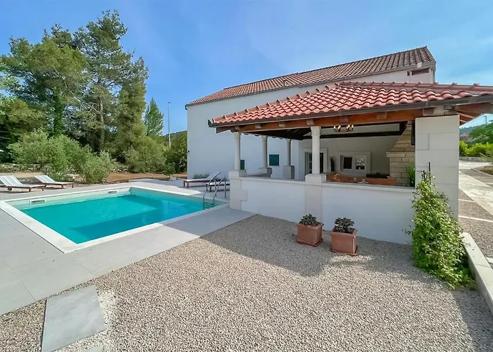 Apartman Stunning In With Wifi Žrnovo